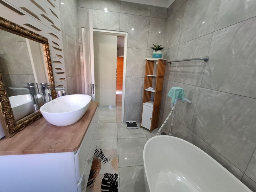 4 Bedroom Property for Sale in Waterkloof East North West